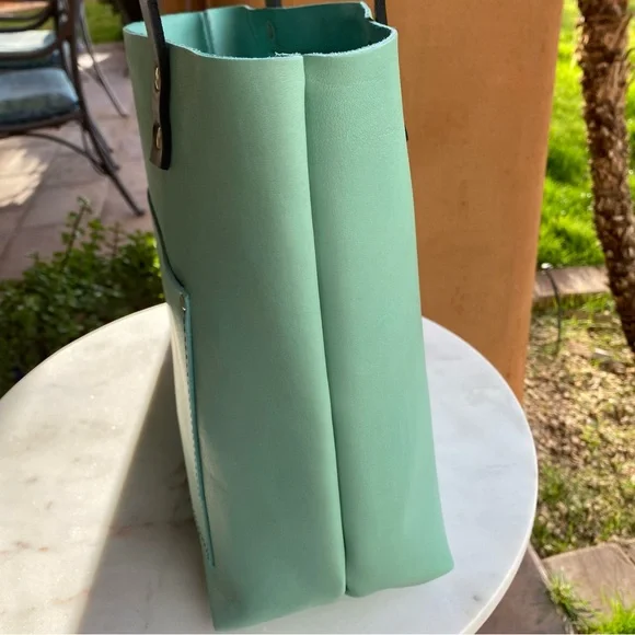 SOLD Portland Leather Goods Mint Smooth Leather Tote - Picture 9 of 16